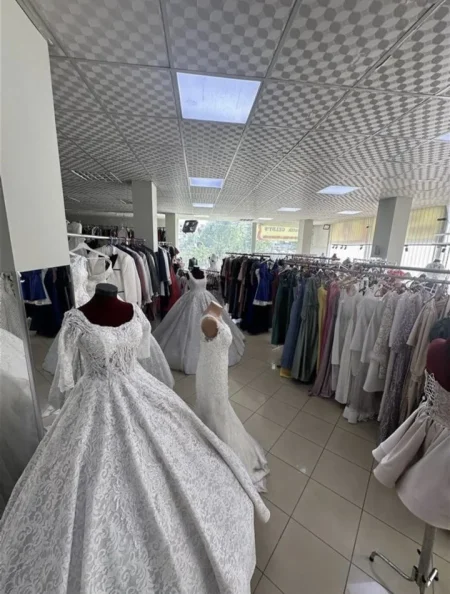 Tirane, shes ambjent biznesi Kati 2, (Bulevardi Nene Tereza)