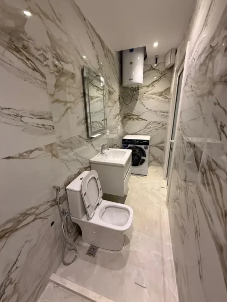 Tirane, jepet me qera apartament 1+1+Ballkon Kati 7, 60 m² 500 € (Supermarket Aldi , Fondacioni Eleonor)