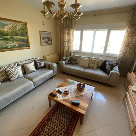 Tirane, shitet apartament 1+1+Ballkon Kati 6, 77 m² 213.000 € (Rr. e Elbasanit)