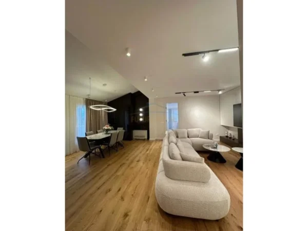 Tirane, shitet apartament Dublex Kati 7, 300 m² 700.000 € 