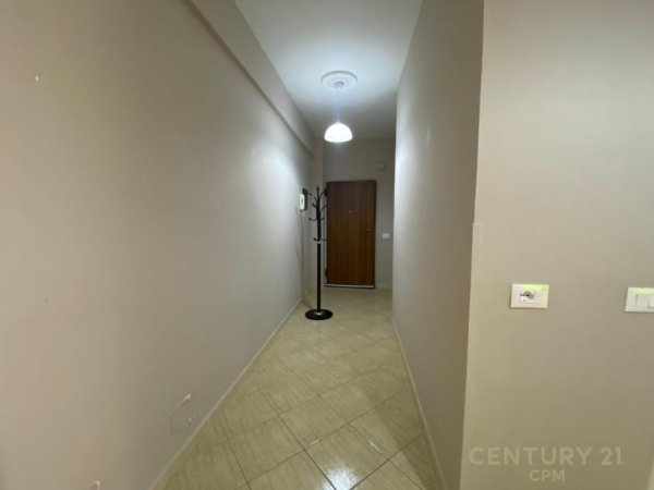 Tirane, jap me qera apartament 2+1+2+POST PARKIMI , 110 m² 750 € (Komuna e Parisit)