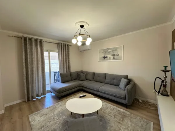 Tirane, Liste me oferta apartament 2+1+Aneks+Ballkon Kati 5, 65 m² (SHKOLLA BASHKUAR)