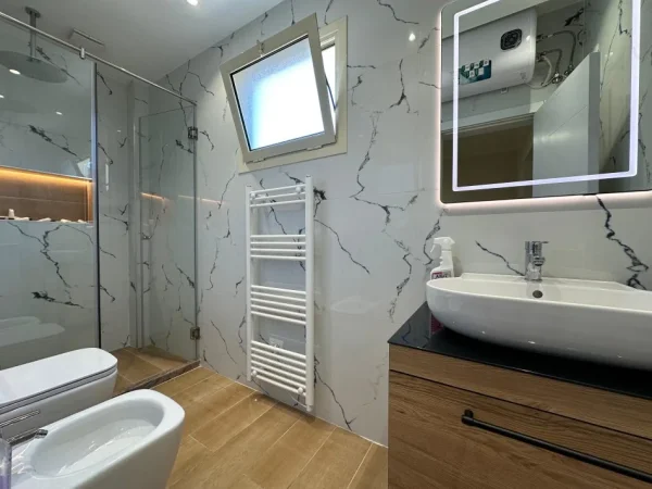 Tirane, Liste me oferta apartament 2+1+Aneks+Ballkon Kati 5, 65 m² (SHKOLLA BASHKUAR)