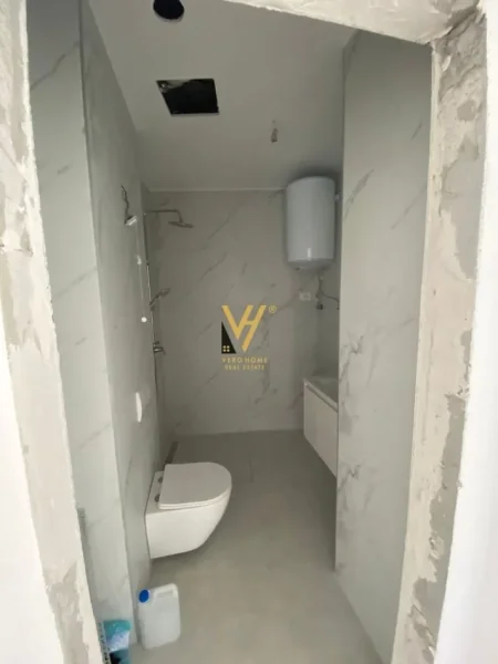 Tirane, jepet me qera zyre Kati 1, 102 m² 1.500 € (LAKE VIEW RESIDENCE)