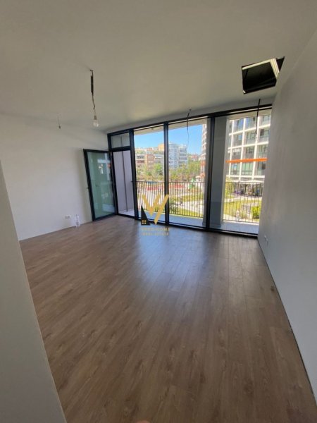 Tirane, jepet me qera zyre Kati 1, 102 m² 1.500 € (LAKE VIEW RESIDENCE)