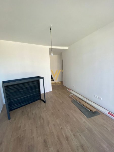 Tirane, jepet me qera zyre Kati 1, 102 m² 1.500 € (LAKE VIEW RESIDENCE)