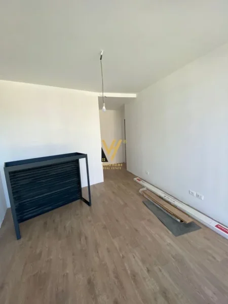 Tirane, jepet me qera zyre Kati 1, 102 m² 1.500 € (LAKE VIEW RESIDENCE)