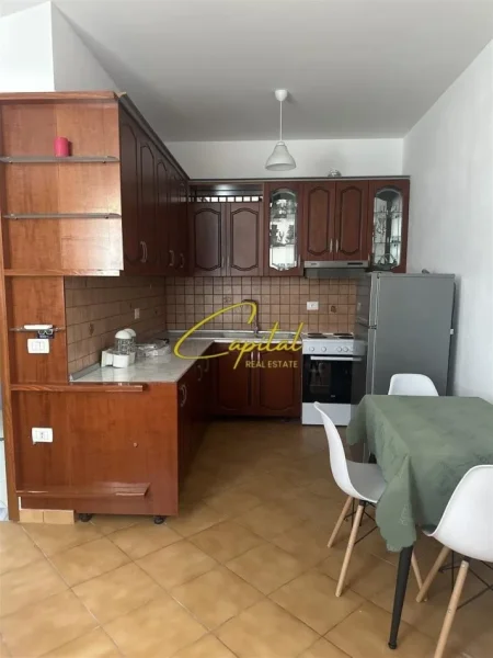 Tirane, jepet me qera apartament 2+1 Kati 3, 100 m² 400 € (SELITE)