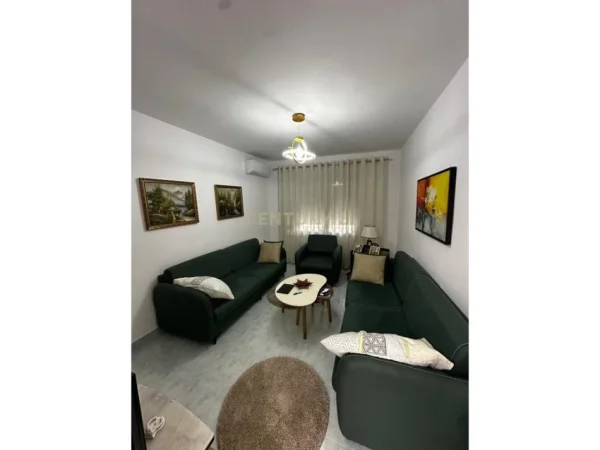 Tirane, shes Vile , 214 m² 320.000 € (Ish Stacioni i Trenit)