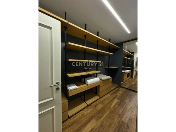 Tirane, shes apartament 2+1+2 , 138 m² 550.000 € (Ish Blloku)