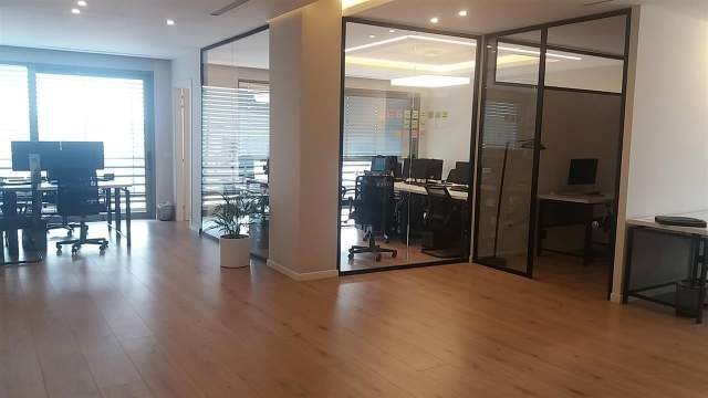 Komuna e parisit  jepet me qera zyre Kati 4, 125 m² 800 Euro
