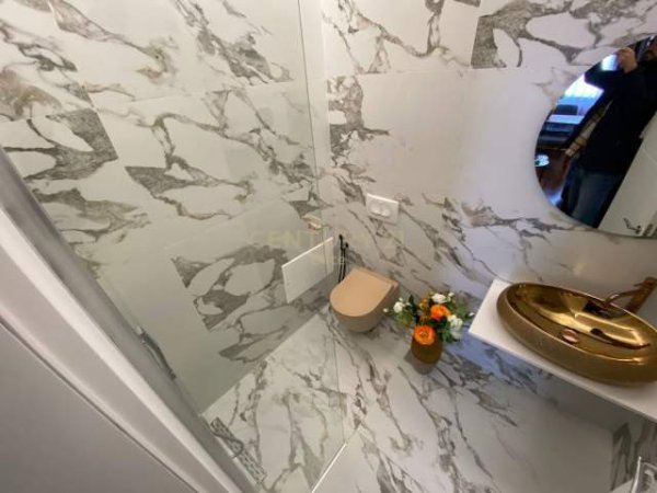 Tirane, jepet me qera apartament 1+1+BLK Kati 6, 60 m² 800 Euro (Bllok)