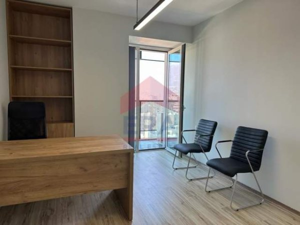 Tirane, jepet me qera zyre 105 m² 1.500 Euro (Stadiumi Qemal Stafa)