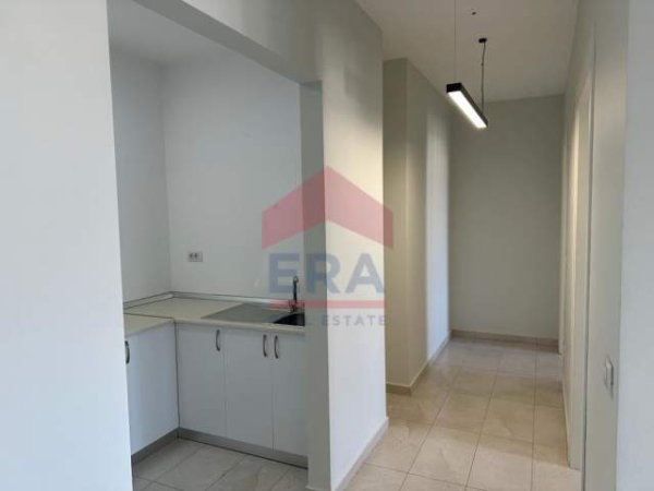 Tirane, jepet me qera zyre 105 m² 1.500 Euro (Stadiumi Qemal Stafa)