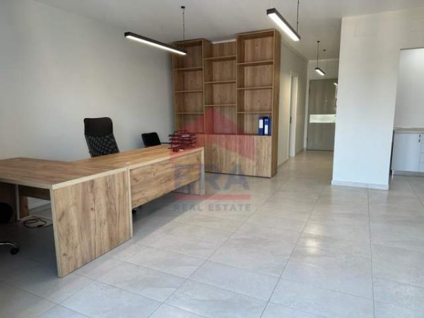 Tirane, jepet me qera zyre 105 m² 1.500 Euro (Stadiumi Qemal Stafa)