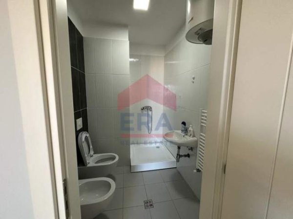 Tirane, jepet me qera zyre 105 m² 1.500 Euro (Stadiumi Qemal Stafa)