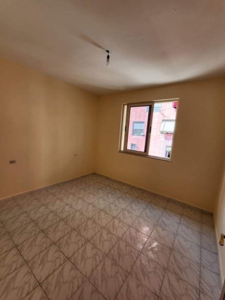 Tirane, jepet me qera zyre Kati 3, 130 m² 750 Euro (Mine Peza)