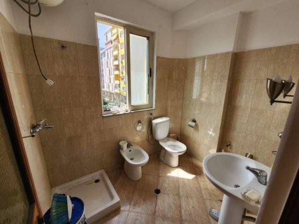Tirane, jepet me qera zyre Kati 3, 130 m² 750 Euro (Mine Peza)
