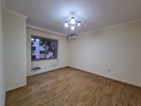 Tirane, jepet me qera Kati 3, 80 m² 600 Euro (Rruga Perlat Rexhepi Tiranë,Shqipëria)