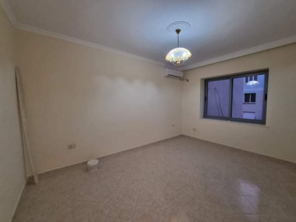 Tirane, jepet me qera Kati 3, 80 m² 600 Euro (Rruga Perlat Rexhepi Tiranë,Shqipëria)