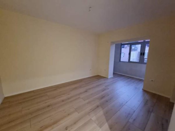 Tirane, jepet me qera Kati 3, 80 m² 600 Euro (Rruga Perlat Rexhepi Tiranë,Shqipëria)