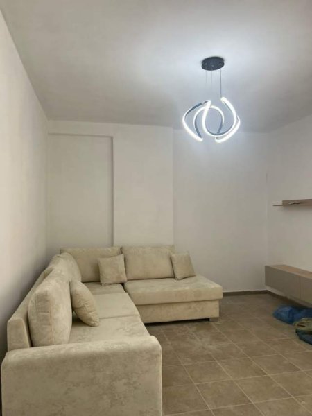 Tirane, jepet me qera apartament 1+1+BLK Kati 8, 70 m² 400 Euro (Ish Fusha Aviacionit)