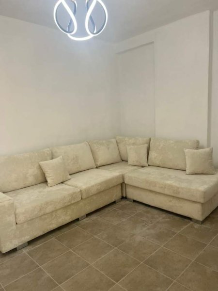 Tirane, jepet me qera apartament 1+1+BLK Kati 8, 70 m² 400 Euro (Ish Fusha Aviacionit)