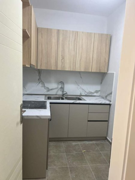 Tirane, jepet me qera apartament 1+1+BLK Kati 8, 70 m² 400 Euro (Ish Fusha Aviacionit)