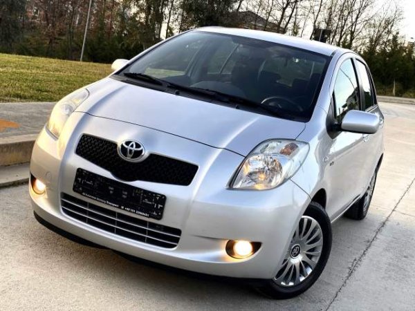 Tirane, shes makine Toyota Yaris Automat Viti 2007,