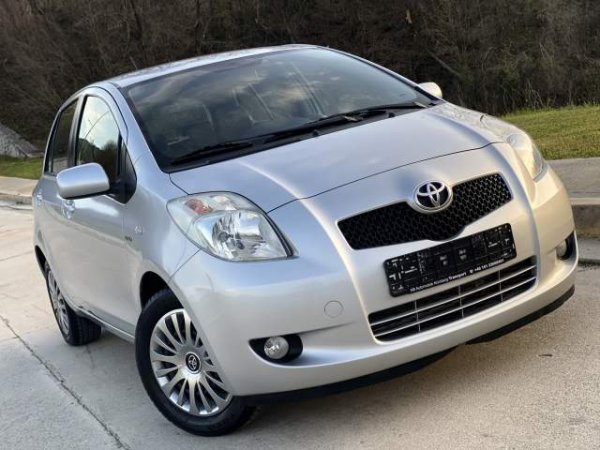 Tirane, shes makine Toyota Yaris Automat Viti 2007,