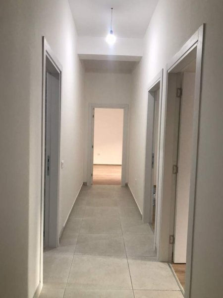 Tirane, jepet me qera apartament 2+1+A+BLK Kati 2, 109 m² 650 Euro (Rruga e Kavajes)