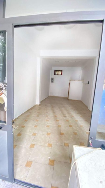 21 dhjetori  jepet me qera dyqan Kati 0, 50 m² 400 Euro (muhamet gjollesha)