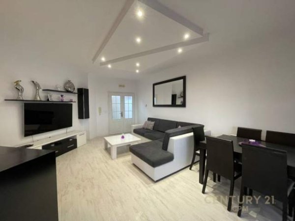 Tirane, jepet me qera apartament 162 m² 700 Euro