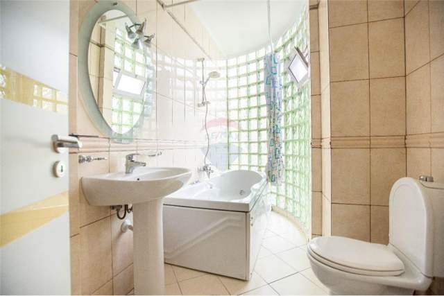 Tirane, jepet me qera apartament 2+1+BLK Kati 4, 130 m² 800 Euro (Ish Blloku)