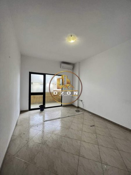 Tirane, jepet me qera apartament 2+1+A+BLK Kati 3, 120 m² 720 Euro (BLLOKU)
