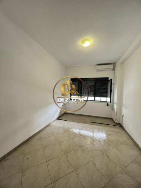 Tirane, jepet me qera apartament 2+1+A+BLK Kati 3, 120 m² 720 Euro (BLLOKU)