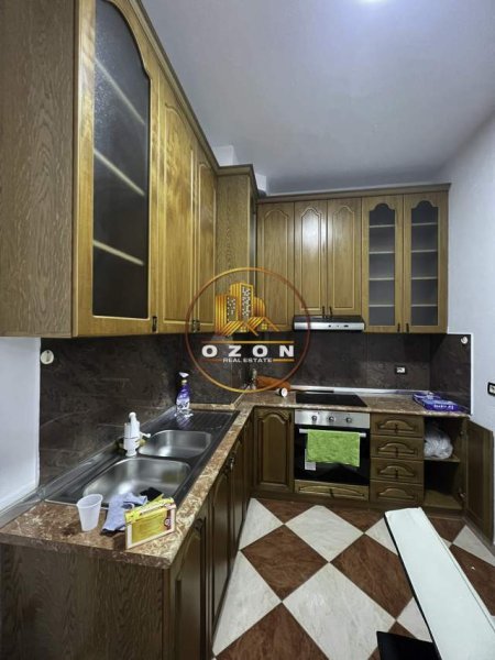 Tirane, jepet me qera apartament 2+1+A+BLK Kati 3, 120 m² 720 Euro (BLLOKU)