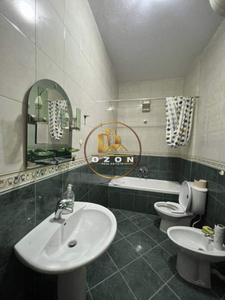 Tirane, jepet me qera apartament 2+1+A+BLK Kati 3, 120 m² 720 Euro (BLLOKU)