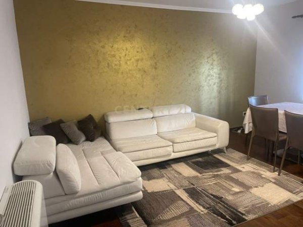 Tirane, jepet me qera apartament 1+1+BLK Kati 6, 67 m² 450  (afer Pazarit te Ri)