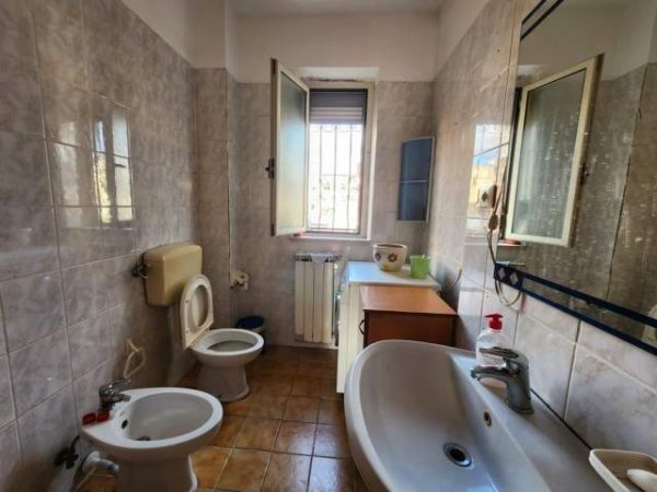 Tirane, shitet apartament 4+1 Kati 4, 100 m² 130.000 Euro (Rruga Muhamet Gjollesha)