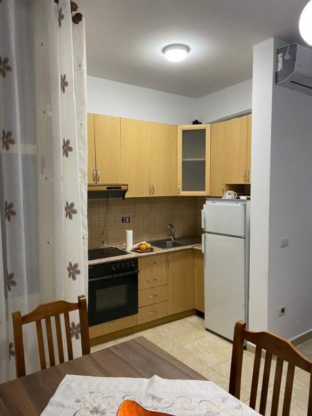 Tirane, jap me qera apartament 2+1+A+BLK Kati 6, 400 Euro
