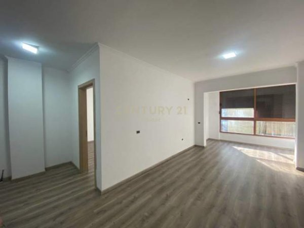 Tirane, shitet apartament 2+1 Kati 3, 60 m² 125.000 Euro (21 Dhjetori)