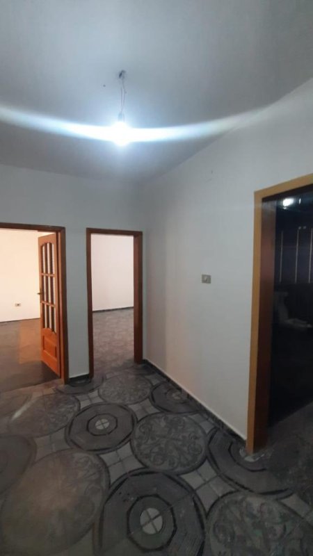 Tirane, shitet apartament 2+1 Kati 4, 77 m² 125.000 Euro (Ngjitur  me shkollën Deshmoret e Lirisë)