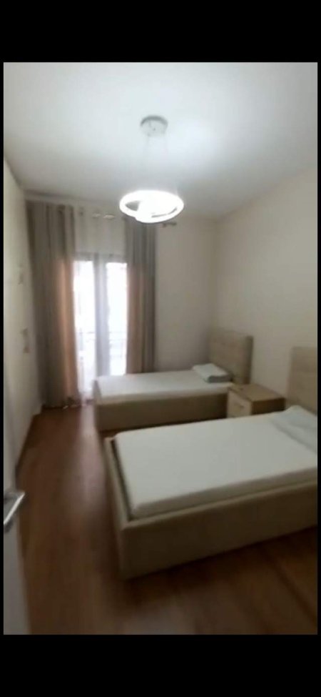 Tirane, ndarje qeraje me vajze apartament 2+1 Kati 2, 120 m² 100 Euro (Teodor Keko Astir)