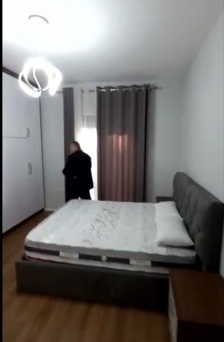Tirane, ndarje qeraje me vajze apartament 2+1 Kati 2, 120 m² 100 Euro (Teodor Keko Astir)