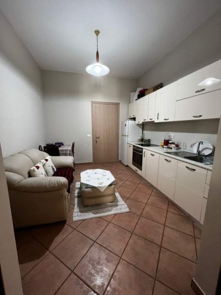 Tirane, jepet me qera apartament 1+1 Kati 4, 3.400 Leke (Bulevard B. Curri)