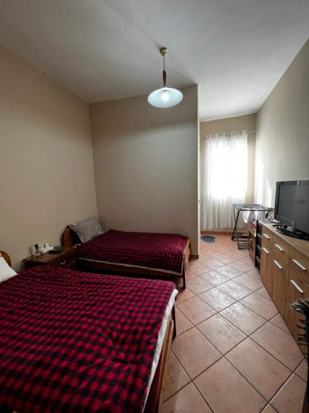 Tirane, jepet me qera apartament 1+1 Kati 4, 3.400 Leke (Bulevard B. Curri)
