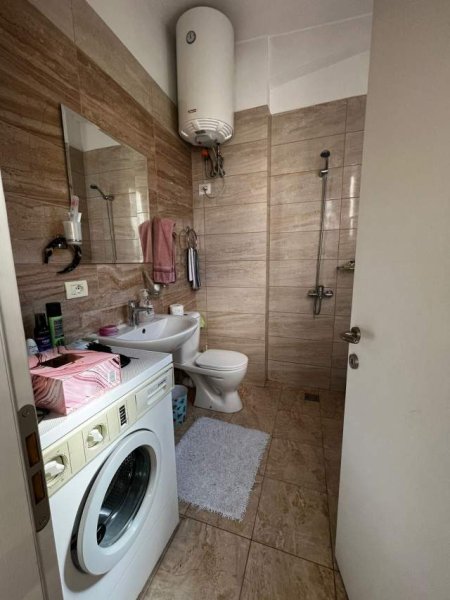 Tirane, jepet me qera apartament 1+1 Kati 4, 3.400 Leke (Bulevard B. Curri)