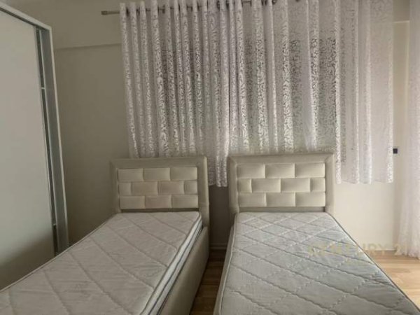 Tirane, jepet me qera apartament 2+1 Kati 4, 97 m² 500 Euro (Liqeni i Thate)