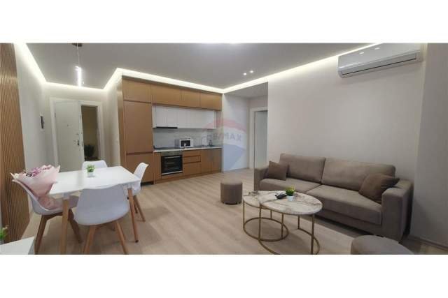 Tirane, jap me qera apartament 1+1+A+BLK Kati 5, 67 m² 550 Euro (Kristal center)